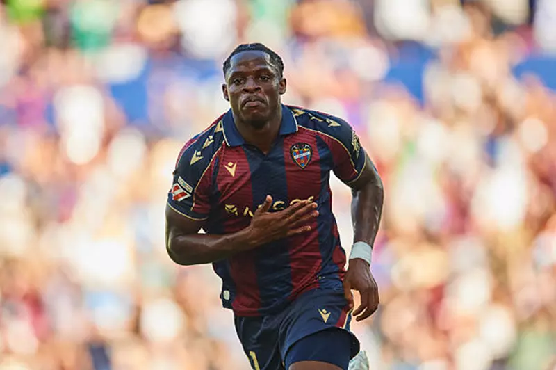 الكشف عن سعر بديل ليفاندوفسكي المحتمل في برشلونة